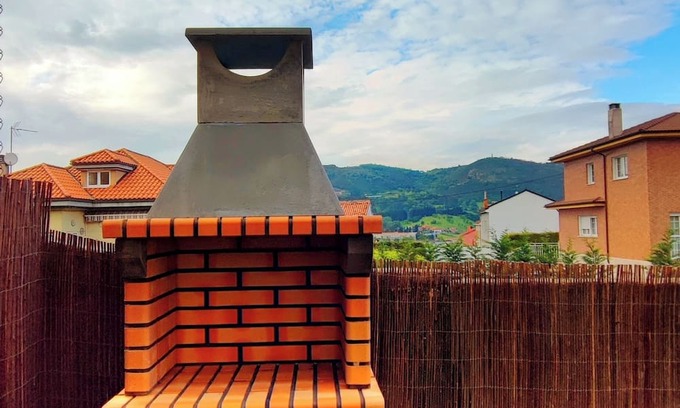 El Cristo y Buenavista Ski Chalet | Vivienda en Oviedo con Patio Exterior y Barbacoa