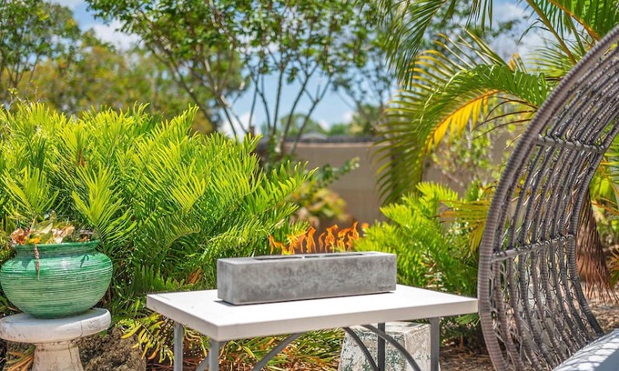 St. Petersburg - Clearwater House | Charming Transitional Home - 10 minutes to Downtown St Pete!