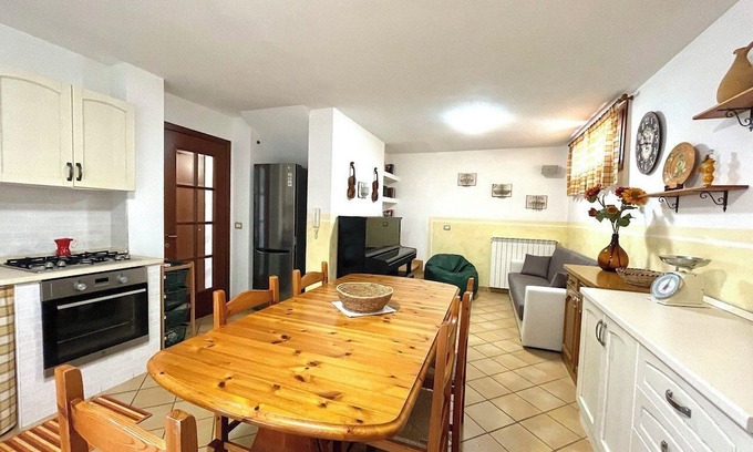 Olmedo House | Holiday Home 'Clhome la casa Nel Verde A Olmedo' with Private Garden and Air Conditioning