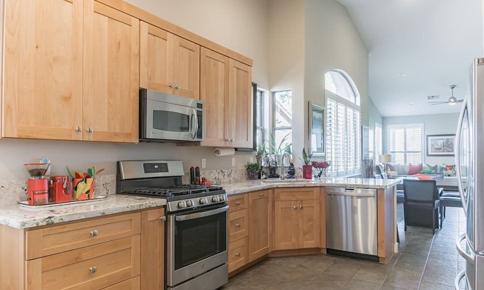 Oakwood House | Beautifully furnished golf course villa in 55+ age req. gated Country Club.
