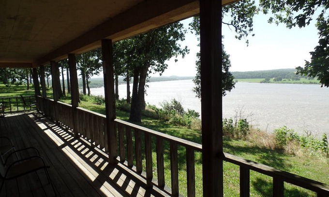 Golconda House | Cozy Cottage on the Bluffs over the Ohio River