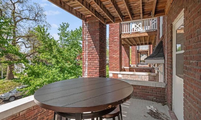 South Hyde Park Apartment | Charlotte's Escape 2BD/BT Fast Wi-Fi Easy Access