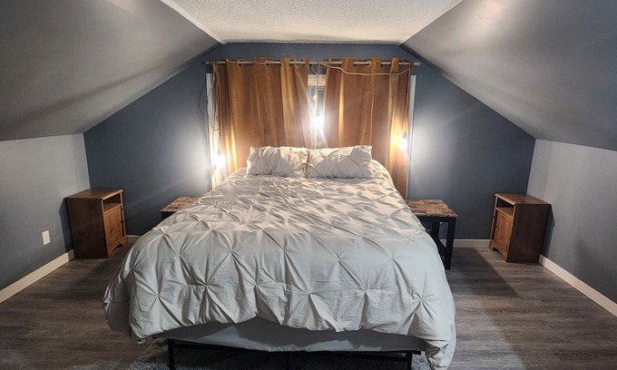 Sylvan Lake House | 2 Bed 2 Bath a walk from the lake