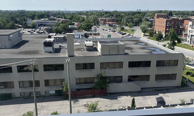 Saint-Laurent Condo | Condo or townhouse, designed for clean, modern living