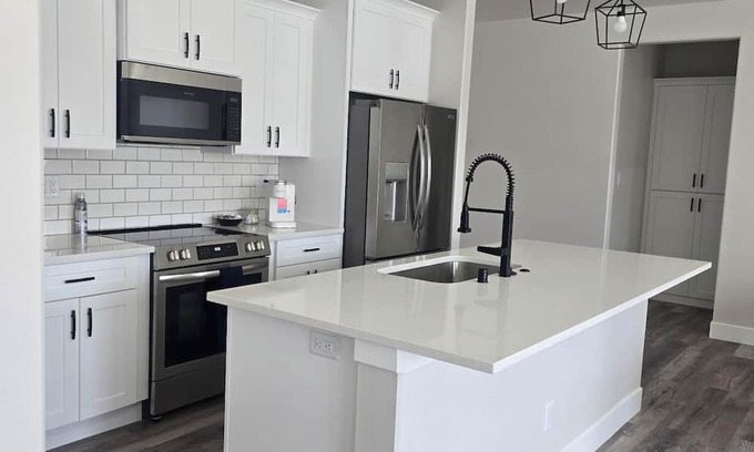 Elko House | Cozy 3-bedroom, 2bath, 2car garage house in Elko near Walmart
