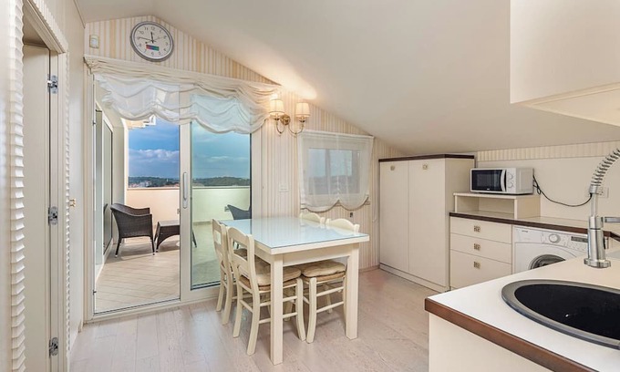 Pjescana Uvala Villa | Villa Oasi Pool & Spa