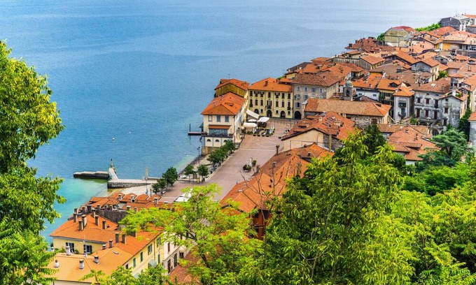 Arona Villa | La Voce Del Lago Pied Dans L' Eau