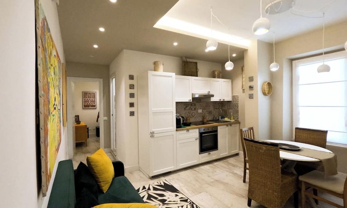 Esquilino Apartment | Elegant Apartment at the Colosseum