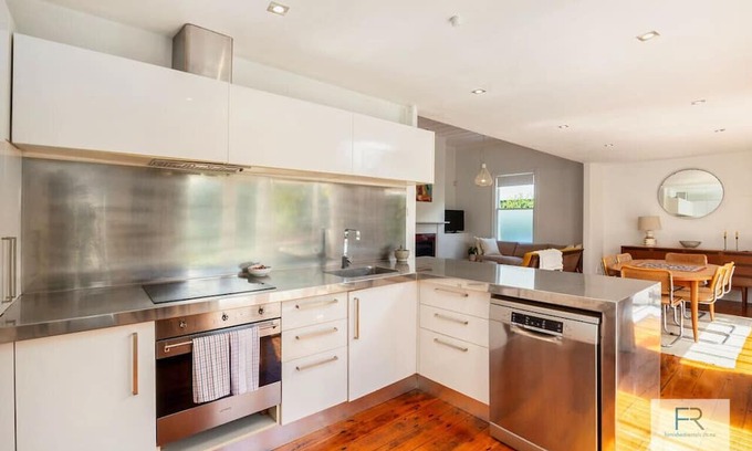 Auckland House | Delightful Garden Villa