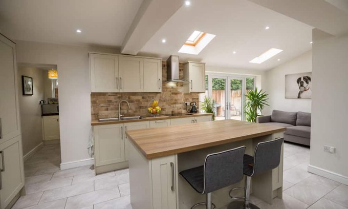 Gresford House | Lovely 3-bedroom house with Hot tub