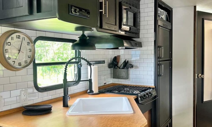 Gardiner House | Cozy 2-bedroom mobile home with Pool, AC in lovely Gardiner