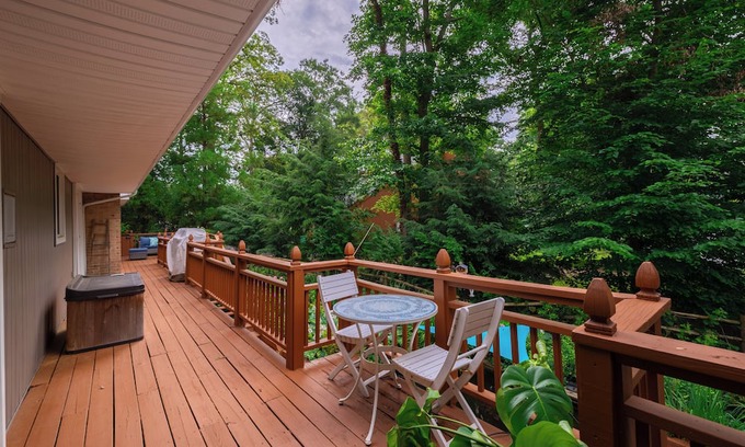 Fort Washington House | Gorgeous LUX 4 Bedrooms with 6 Beds Home RARE