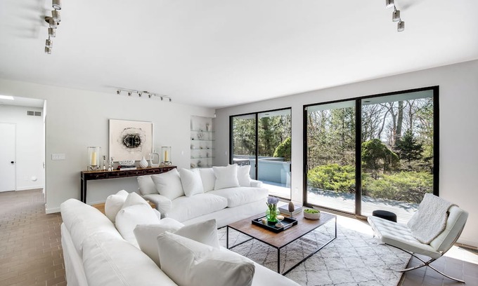 East Hampton North House | Pristine & Private East Hampton Bungalow