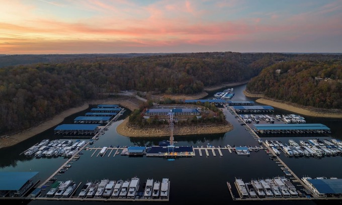Jamestown Cabin | Country 2 Bedroom 1 Bath Cabin located at Lake Cumberland #410