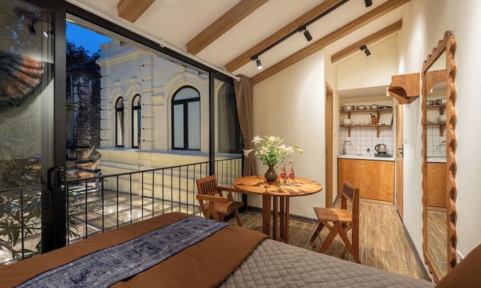 Old Quarter Apartment | FULL HOUSE Villa with BIG JACUZZI