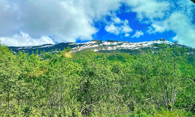 Valdez Cabin | Suite at Cascade Country is a private family living area with phenomenal views.