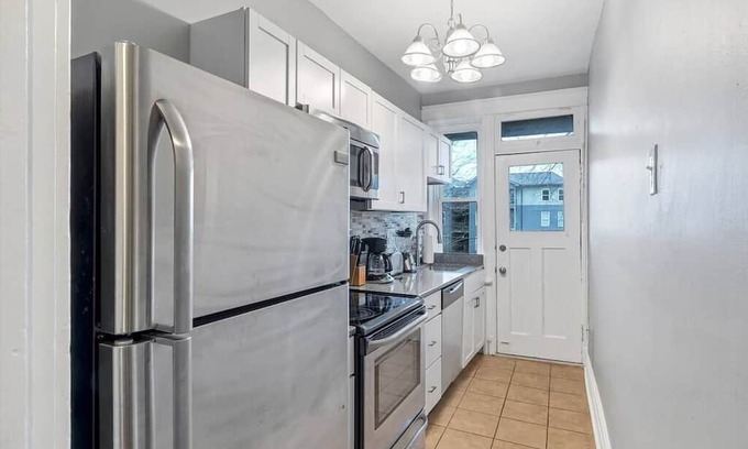 Shaw House | Historic, Second Floor Unit in Shaw Community STL 2E