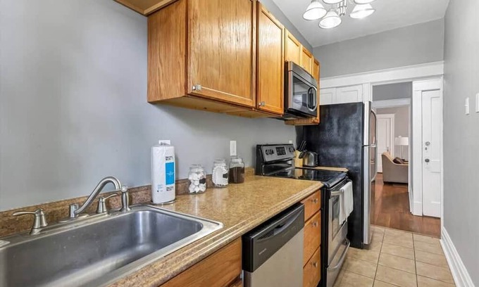 Shaw House | Historic, Second Floor Unit in Shaw Community STL 2W