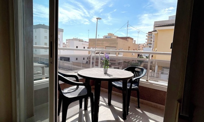 Plaza De La Costera Apartment | ¡A 2minutos de la Playa, muy Luminoso, Bien Equipado y con Aire Acoindicionado!