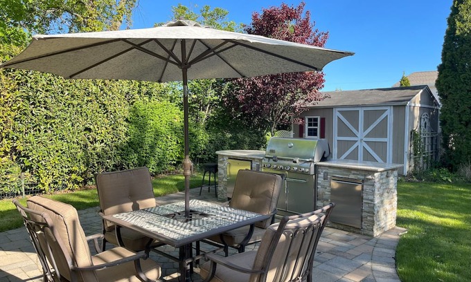 Massapequa House | Long Island Summer Getaway