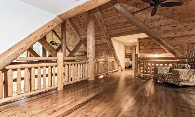 North Frontenac Cabin | Heron Lodge | Gorgeous theater, hot tub, & private waterfront near Calabogie