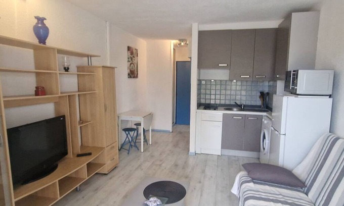La Jetee Apartment | Vrbo Property