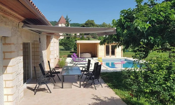 Prayssac Villa | Homerez - Charming Villa in Prayssac with Private Pool