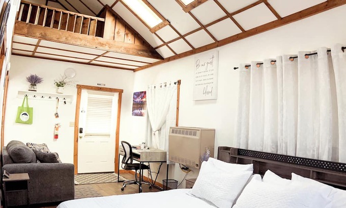 Westcliffe Cottage | Sunset Ranch Bunkhouse off Main