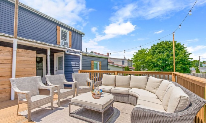 Ephrata House | 7 bedrooms, 2 kitchens, & furnished patio!