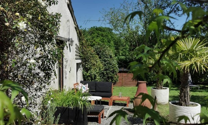 Langourla House | Holiday Home 'Le Cocon' with Private Terrace, Wi-Fi and Air Conditioning