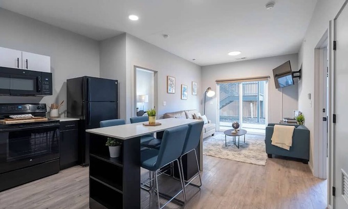 Downtown Omaha Apartment | Quaint minimalist