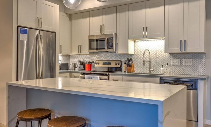DeBaliviere Place Apartment | St. Louis | Trendy 1BD/1BA Forest Park Apartment