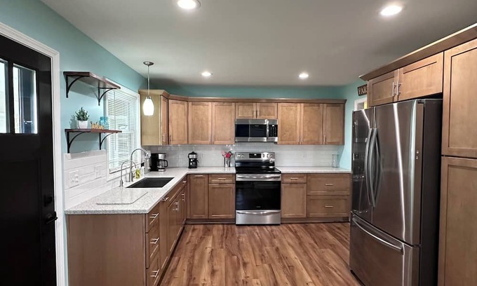 Owosso Apartment | The Middleton - a 6 bed, 3 acre, classy home just minutes from town.