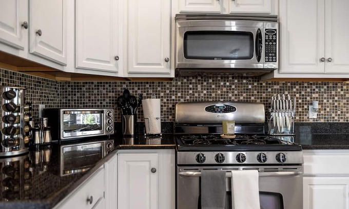 Monroe House | Peaceful & Spacious Home with Pool