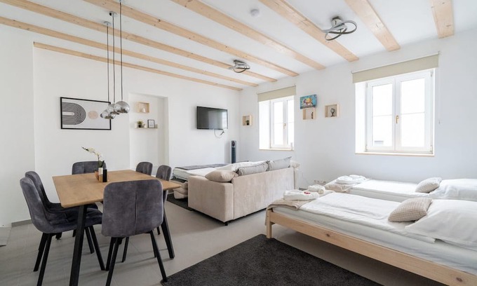 Mautern an der Donau Apartment | Wachau Family Oasis | 60m² | Garden Paradise