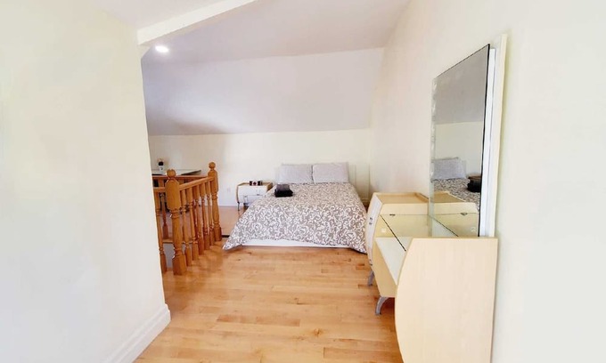Trinity - Bellwoods Apartment | Downtown Toronto 3 bedrooms unit walk to trinity bellwood park
