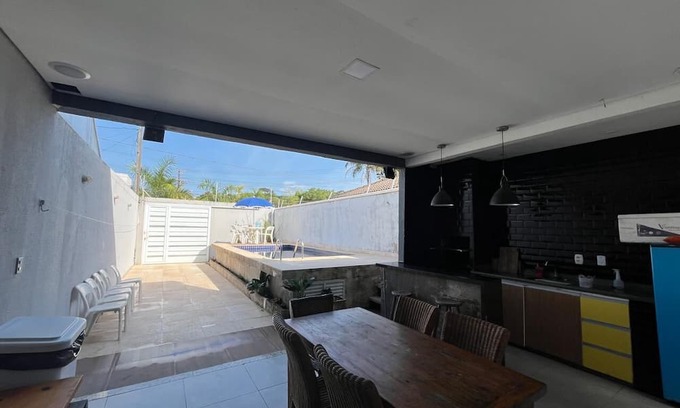 Pereque House | Casa p Temporada com Ampla Área de Lazer som na Área de Churrasqueira e Piscina