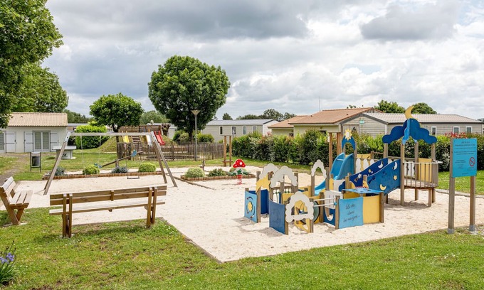 Mache Resort | Property In A Holiday Village '1 - Maison T3 Eco' with Shared Pool, Terrace and Shared Garden