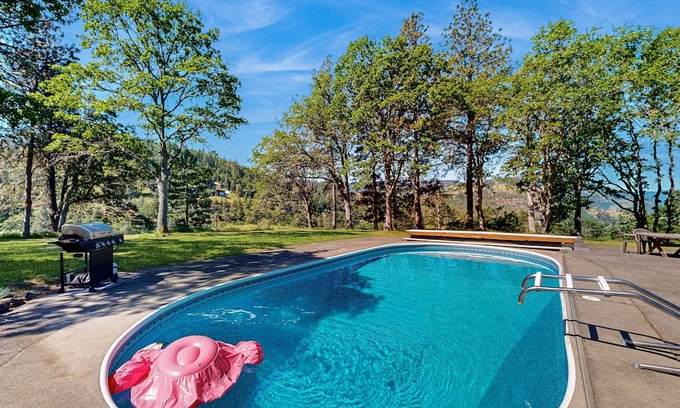 Mosier House | Dog-friendly guest house with amazing river views and shared pool access.