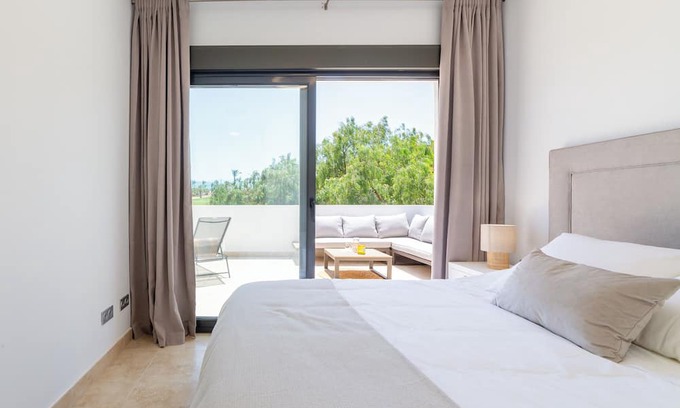 Vera House | Holiday Home 'Casa Bellavista Golf' with Mountain View, Wi-Fi and Air Conditioning