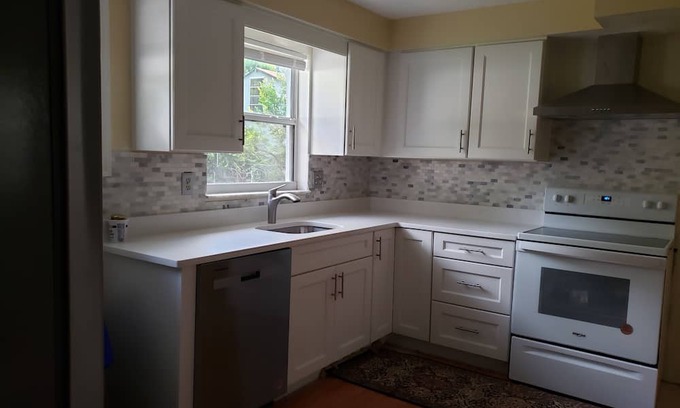 Zephyrhills House | Peace & quiet place near grocery stores, restaurants Perfect for 1- 2 people .