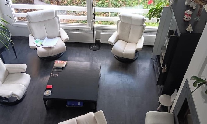 Osny House | Homerez - Beautiful house for 4 ppl. with garden and terrace at Osny