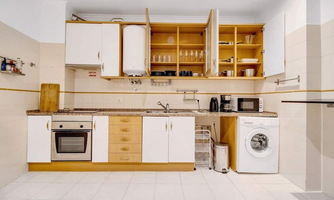 Santa Engracia Apartment | Homerez - Apartment centre Lisbon