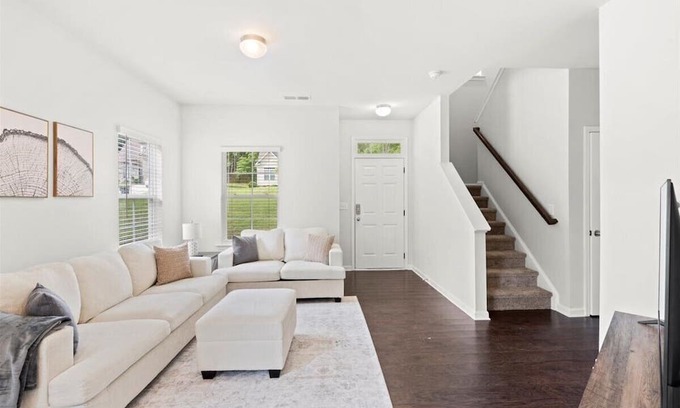 South Salisbury House | Pet Friendly 4 Bedroom in Salisbury!