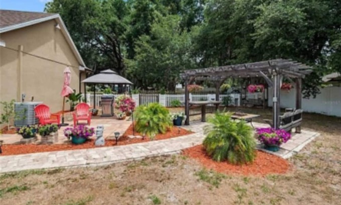 Campbell House | Gated Residence near Disney w/hot tub- Boats & RV' are welcome