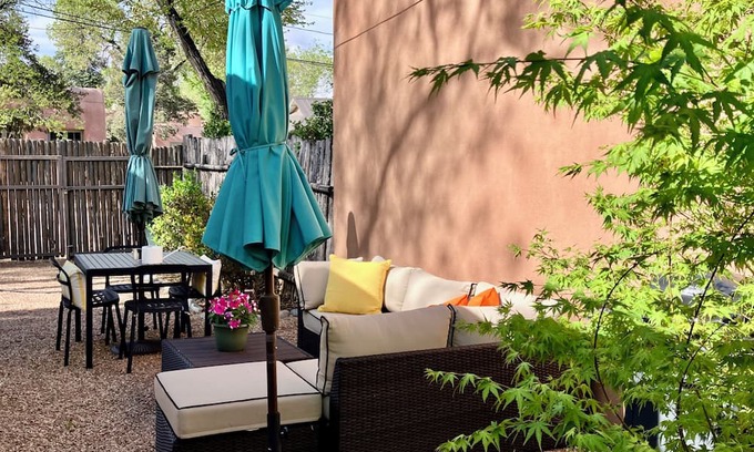 South Capitol House | Peaceful Corner House in Historic District