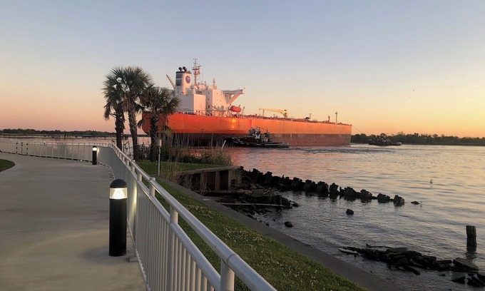 Port Neches House | 5 min to water, everything new, spacious barndo in Port Neches!