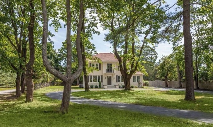 Center Moriches House | Family Friendly “Ocean Nest”
