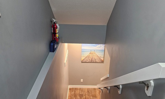 Regina House | 2 Queen Bed,lower level, near airport