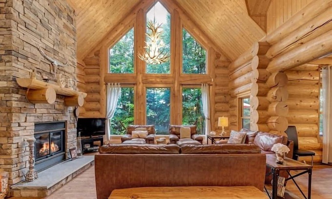 Gore House | Fiddler Lake Resort: Lake Access, Private Jacuzzi